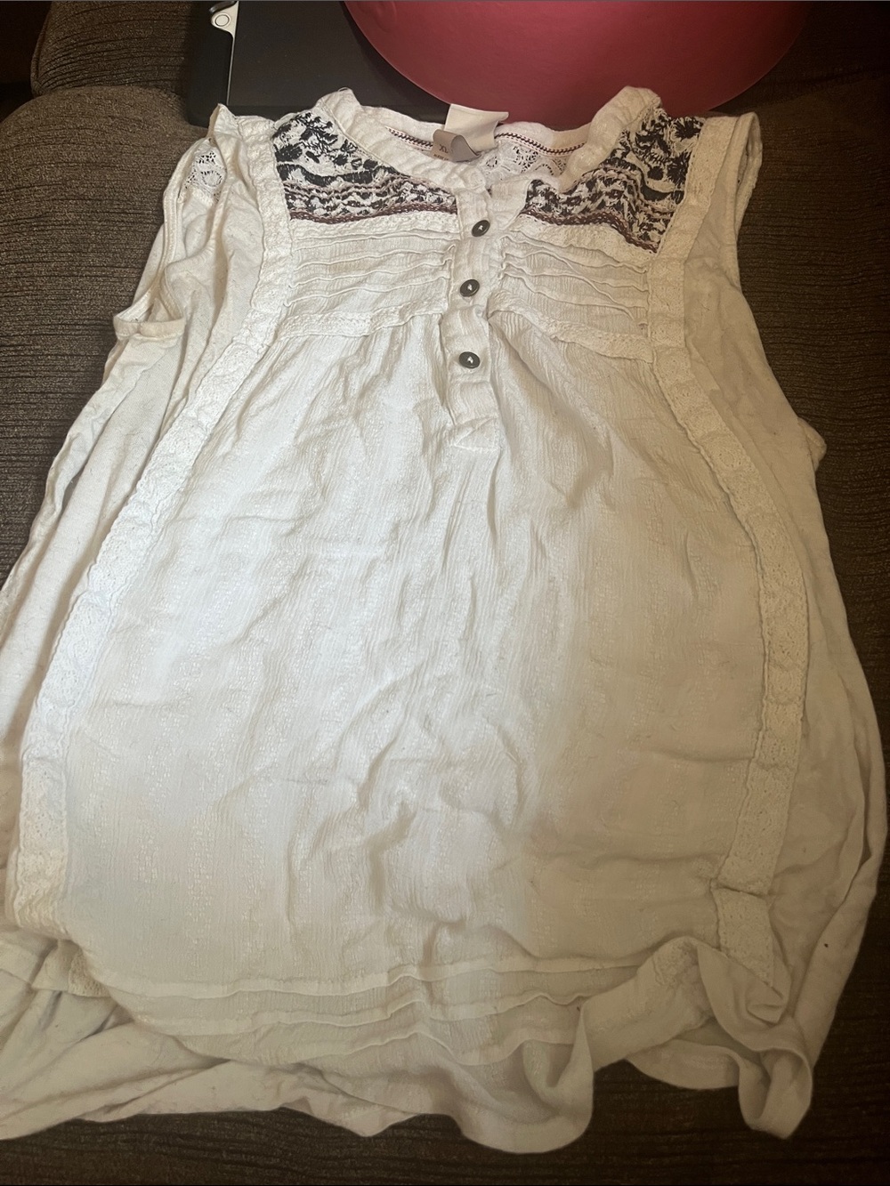 Sleeveless Cream Crochet-Trim Camisole with Embroidered Yoke